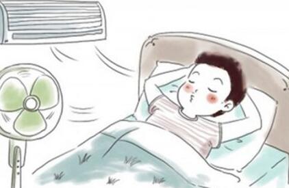 生活解锁：夏天吹着电风扇盖被子正常吗？